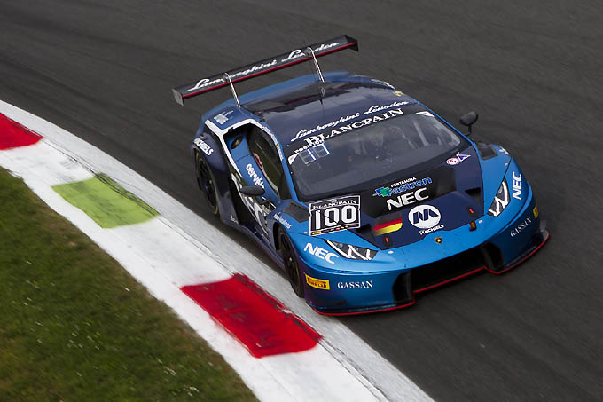 Lamborghini Leusden NEC Lamborghini Huracan in volle actie op het circuit van Monza